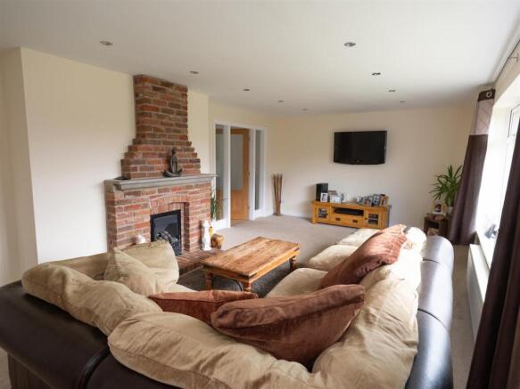 5 bed Detached for sale Image 10