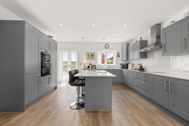 24 Priors Crescent-11.jpg