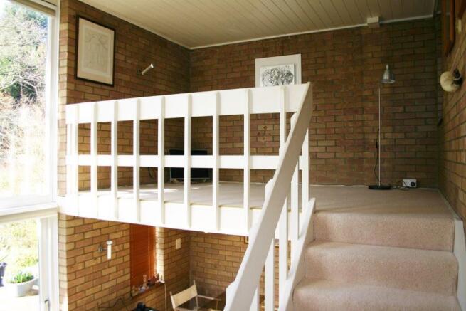 SPLIT-LEVEL ACCOMMOD