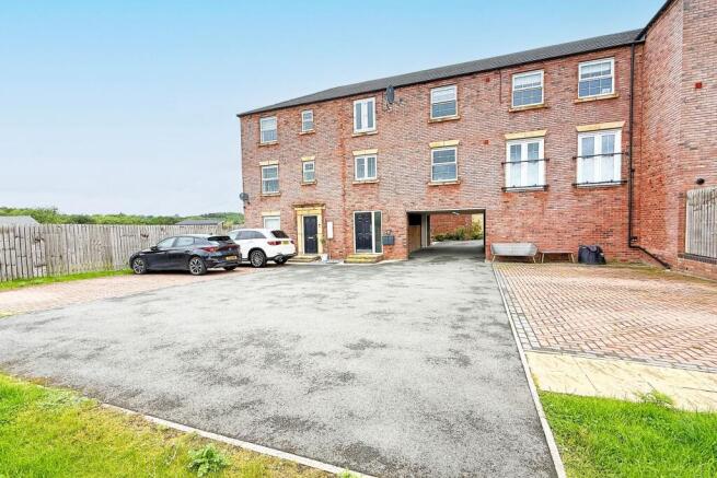 2 bed Flat for sale Image 12