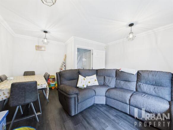 3 bed House for sale Image 4