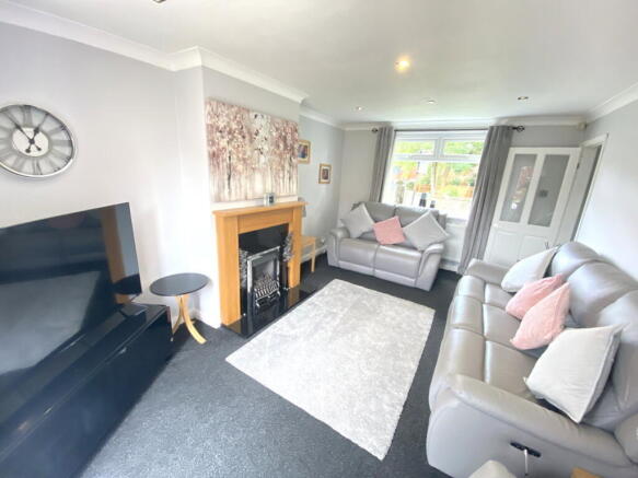 4 Lower Fold Avenue, Royton OL2 6NW photo 4