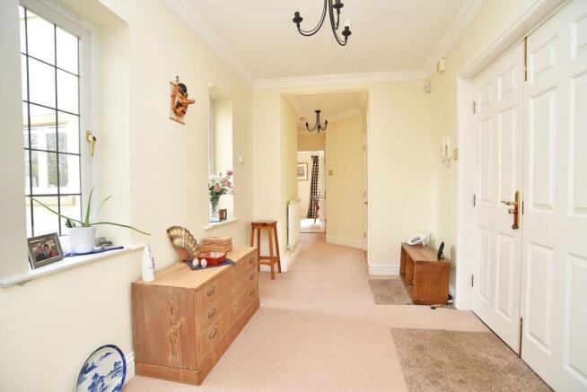 3 bed Apartment for sale Image 8