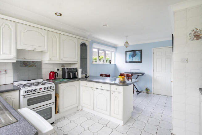 4 bed Detached for sale Image 7