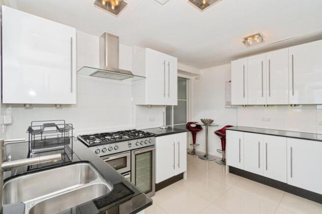 3 bed Terraced for sale Image 5