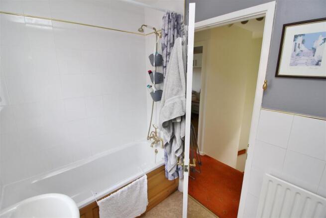 32 Bath.JPG