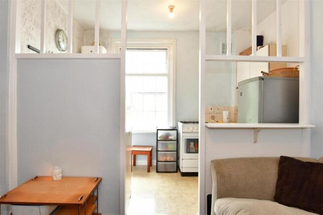 Lounge/Dining Area