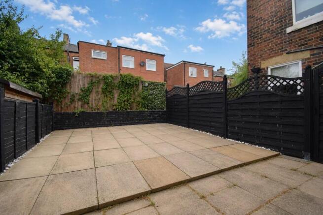 2 bed Terraced to rent Image 10