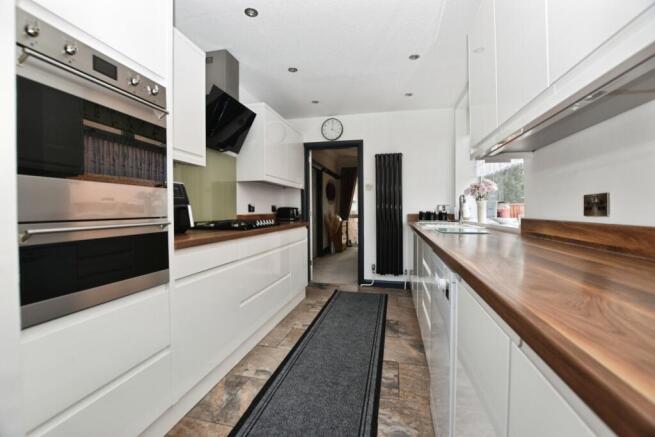 4 bed Semi-Detached for sale Image 5