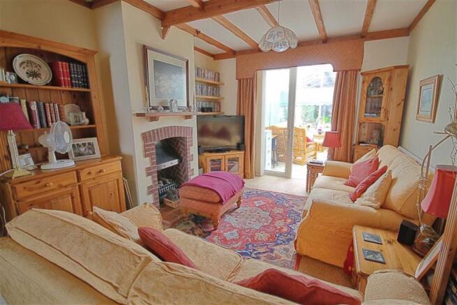 LIVING/DINING ROOM