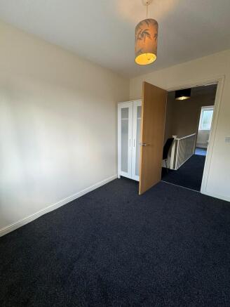 Semi-Detached to rent Image 12