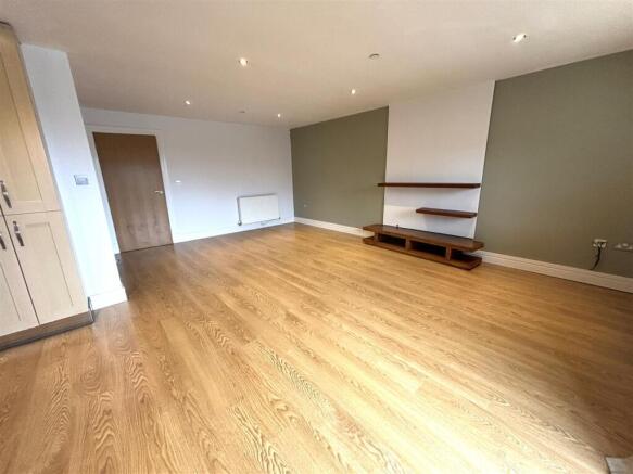 2 bed Apartment for sale Image 11