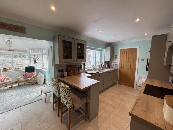 4 bed Detached for sale Image 7