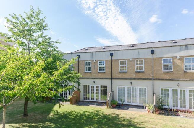 2 bed Terraced to rent Image 10