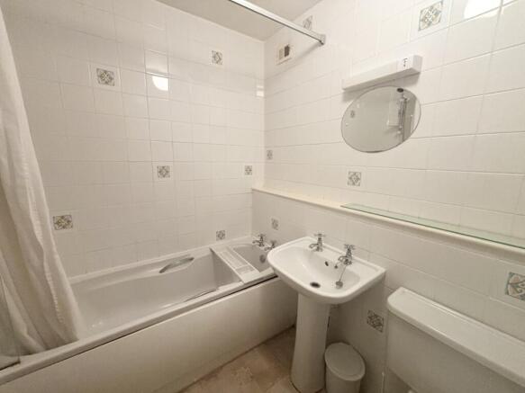 1 bed Flat to rent Image 4