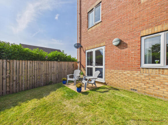 2 bed Flat for sale Image 11