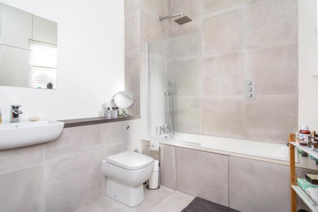 2 bed Flat to rent Image 10