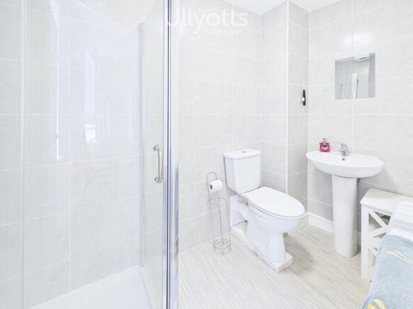 2 bed Apartment for sale Image 10