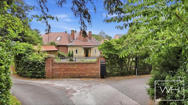 4 bed Detached for sale Image 8