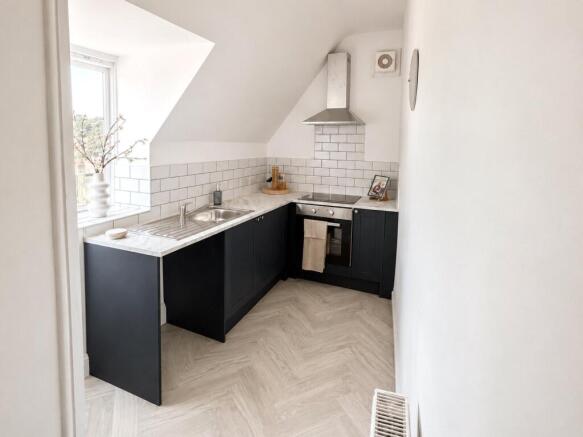 2 bed Penthouse to rent Image 4