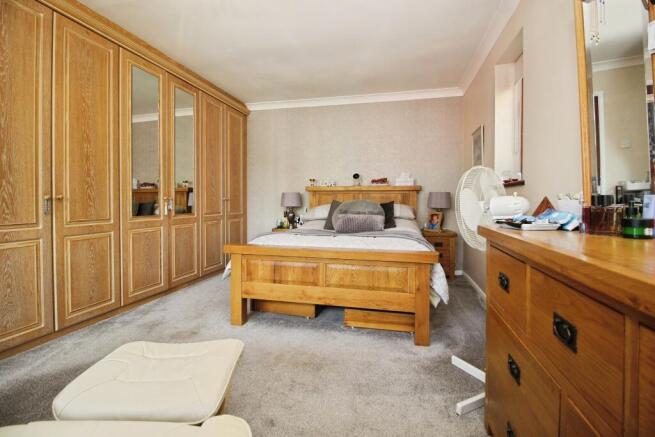 4 bed Detached for sale Image 8