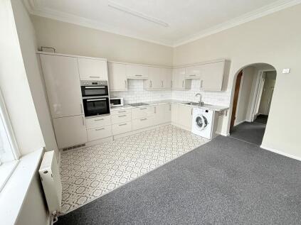 Large Open-Plan Two Bedroom Flat in Sought-After West Hoe