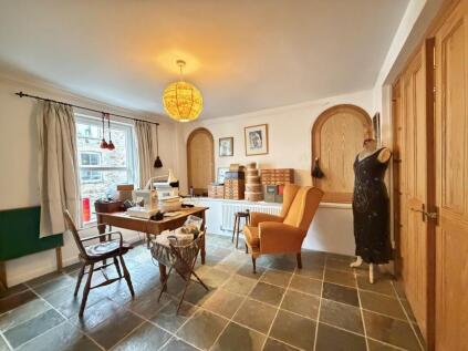 Toltec House, 3 Warland, Totnes, TQ9 5EL