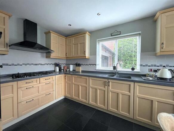 Kitchen (3).jpeg