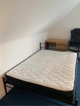 A cozy double bedroom featuring ample space for...