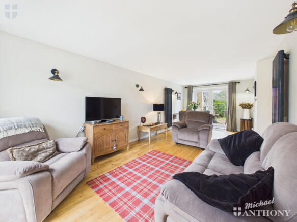 CAM03852G0-PR0609-STILL003