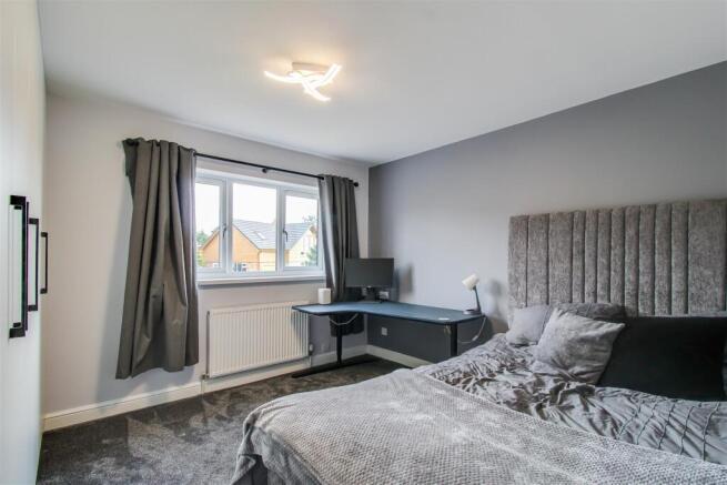 5 bed Detached for sale Image 12