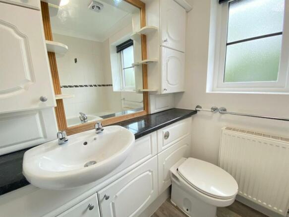 bathroom2.jpg