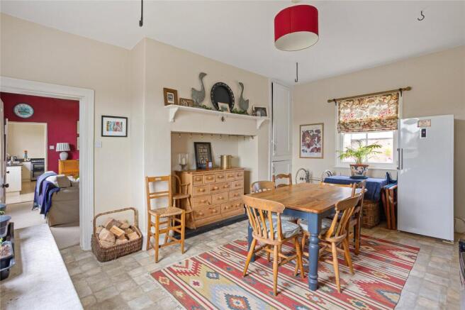 6 bed Detached for sale Image 6