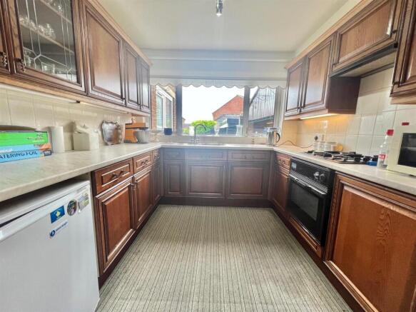 Bramleys Estate Agents - Mount Avenue - Outlane (9