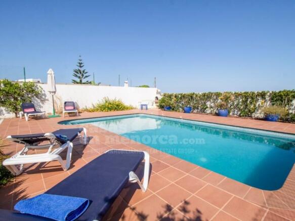 Villa with sea views in Cala Llonga