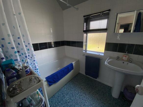 Bathroom.jpg