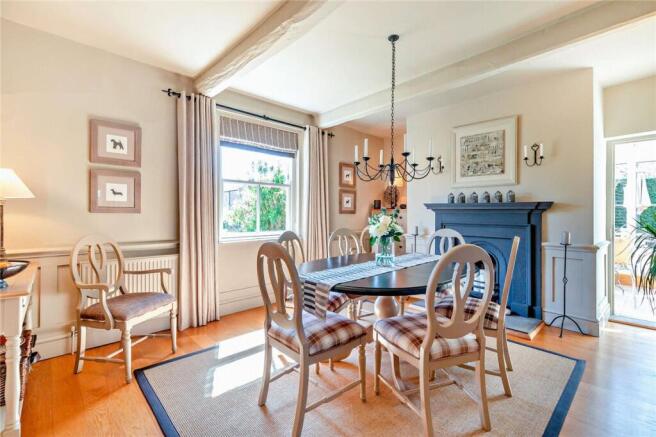 5 bed Detached for sale Image 6