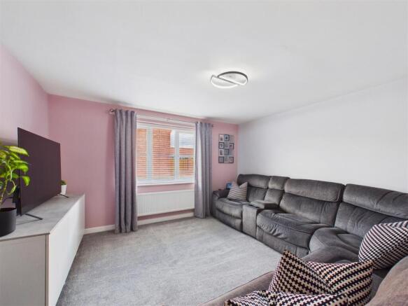 4 bed Detached for sale Image 7