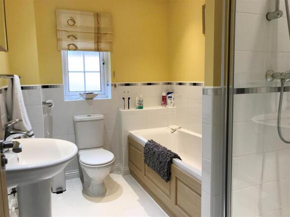 Bathroom 1.JPG