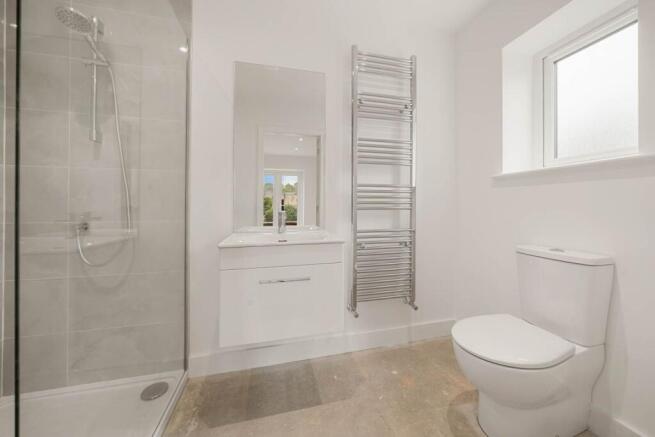 5 bed Detached for sale Image 8