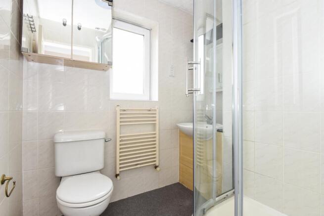 Ensuite to Bed 1