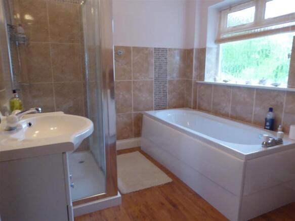 FAMILY BATHROOM/WC