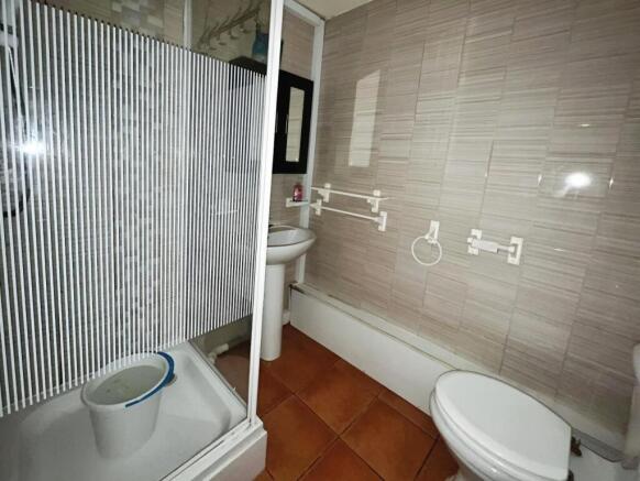 Bathroom Cleve.jpg