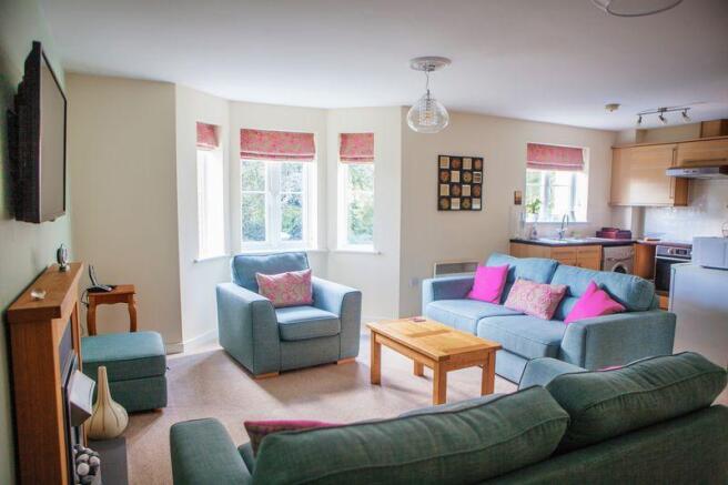 Open-plan Loun...