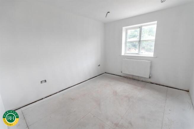 4 bed House for sale Image 8