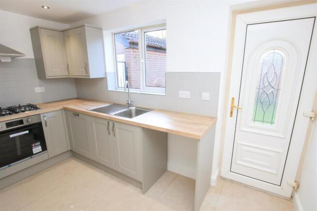 NEWLY FITTED BREAKFAST KITCHEN