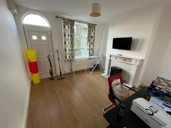 50 Gresley Wood Dining Rm T202211251224.jpg