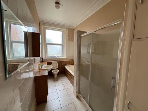 1 bed Flat for sale Image 8