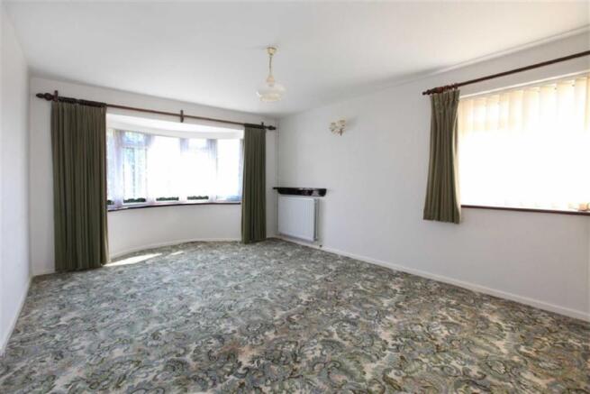 LIVING ROOM/DINING ROOM