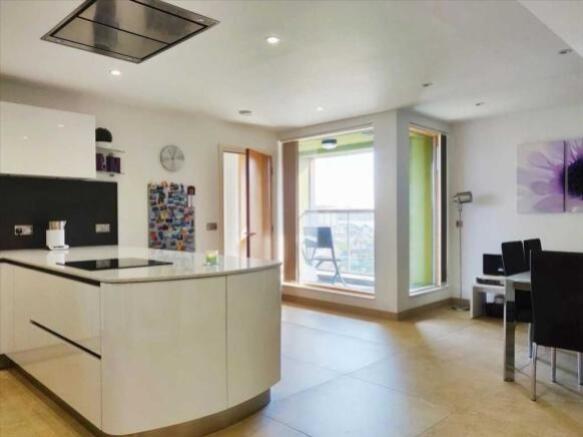 Lrg_15529_NIE1005792_IMG_04_0000_max_656x437